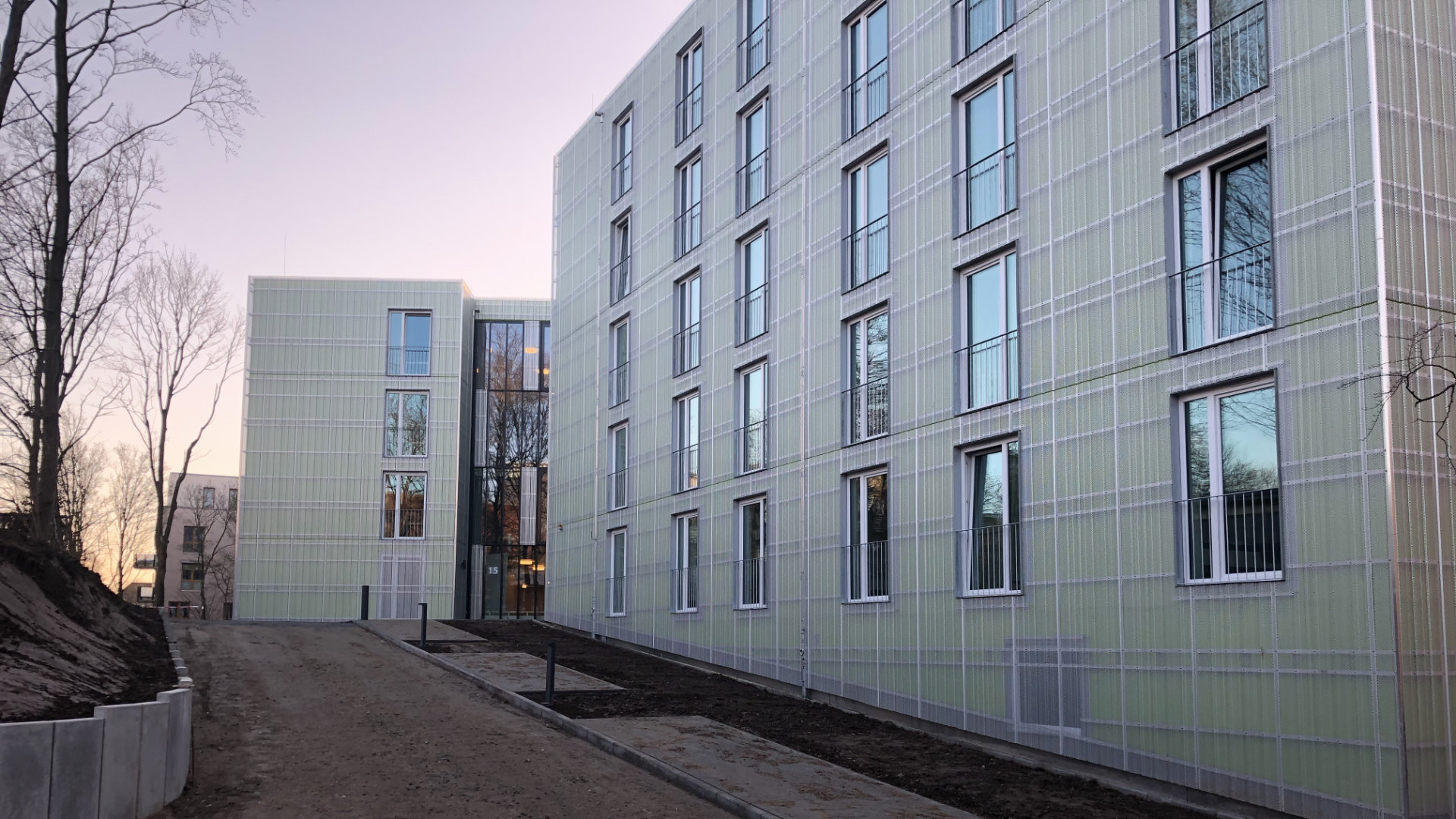 Mit unseren Projekten schaffen wir Wohnraum mit hohem Anspruch an Ökologie und Gemeinschaft ︎︎︎