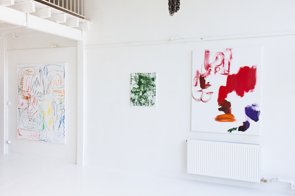From left to right : SK 200601, 2020 ; oil on canvas, 185 x 148 cm ; VOC 06, 2006 ; oil on linen, 65 x 53 cm & BPPB 10022018, 2018 ; oil on linen, 146 × 114 cm.