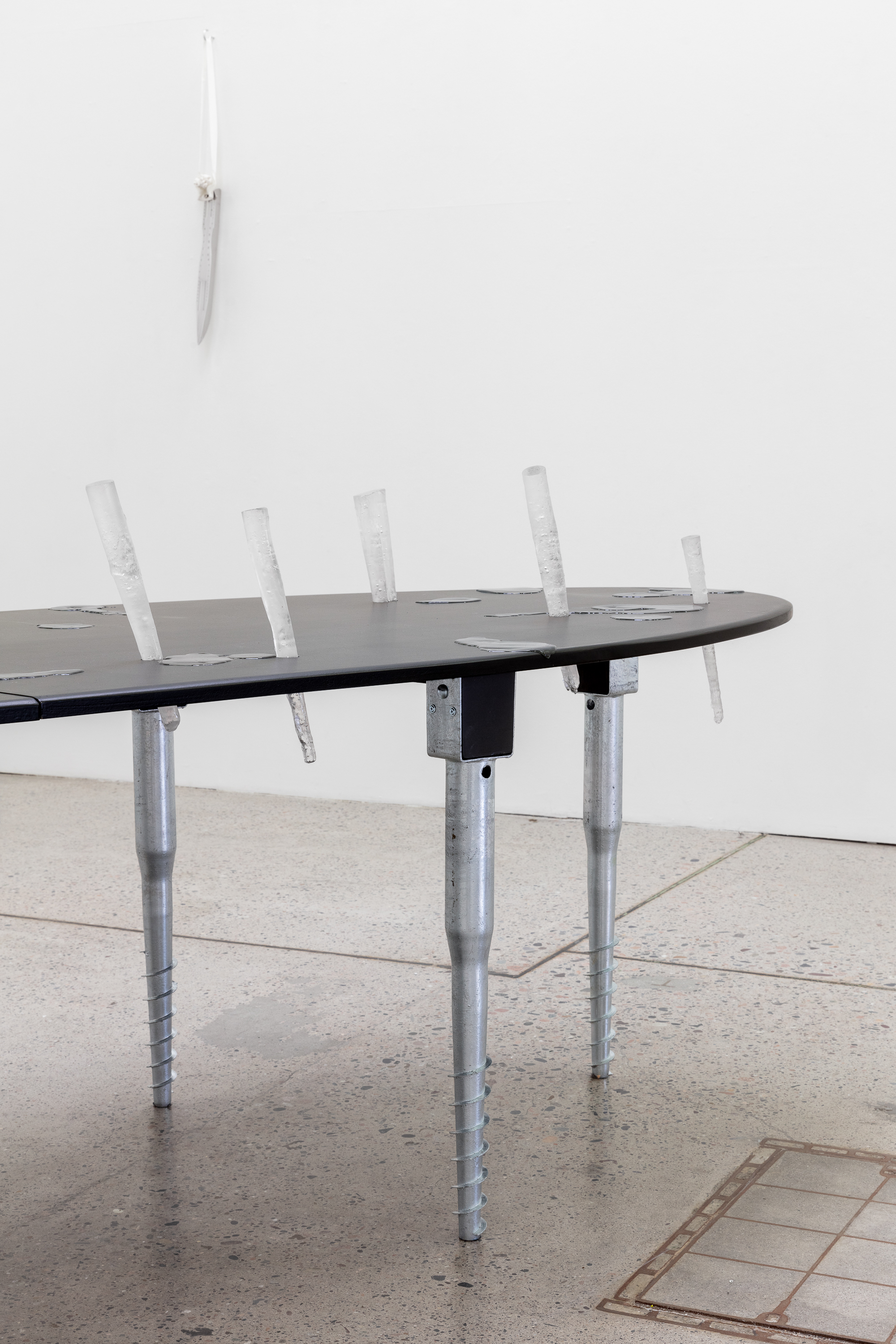 Suckers at the base of the main stalk, glazed stoneware, casted glass, glass wax, aluminium, ground screws in galvanized steel, MDF, paint 150x122x360cm