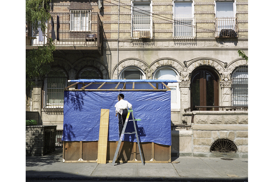 Francisca BenítezSin Titulo (2) Prótesis del Nuevo Éxodo, 2006Ampliación fotográfica de negativo color41,5 x 51 cm