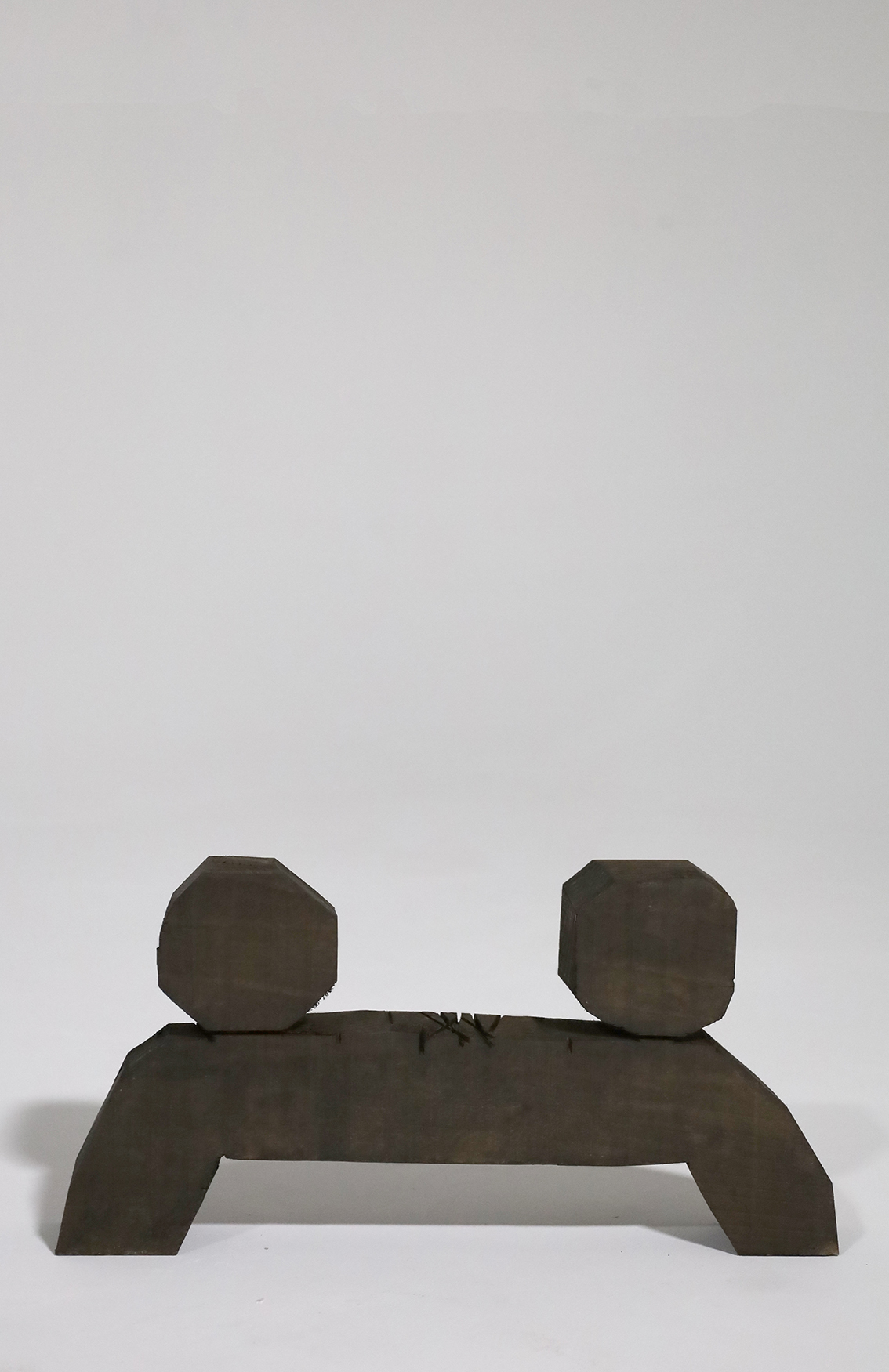 Transport / h&ecirc;tre massif / h=18,6cm / 2025.