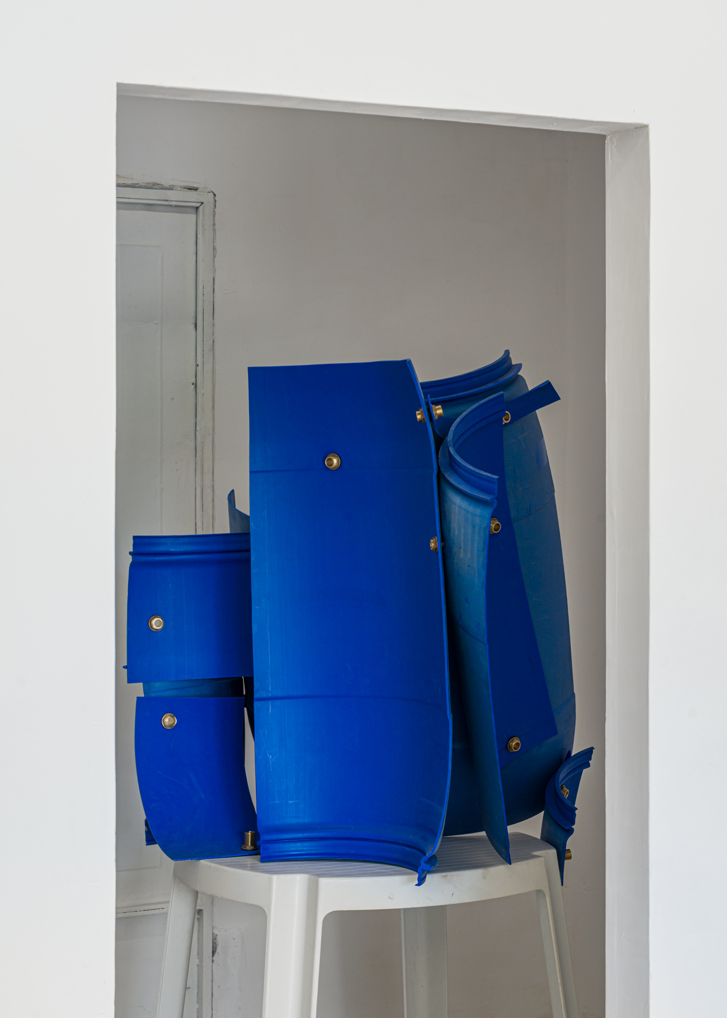 Besos [Kisses] #1, 2025Polyethylene barrel cutouts, brass fittings, rubber gaskets, polypropylene table and pen caps.165 × 113 × 94 cm.Installation view at Por, Digestivo, Madrid, 2025Photo: Alejandro Cayetano