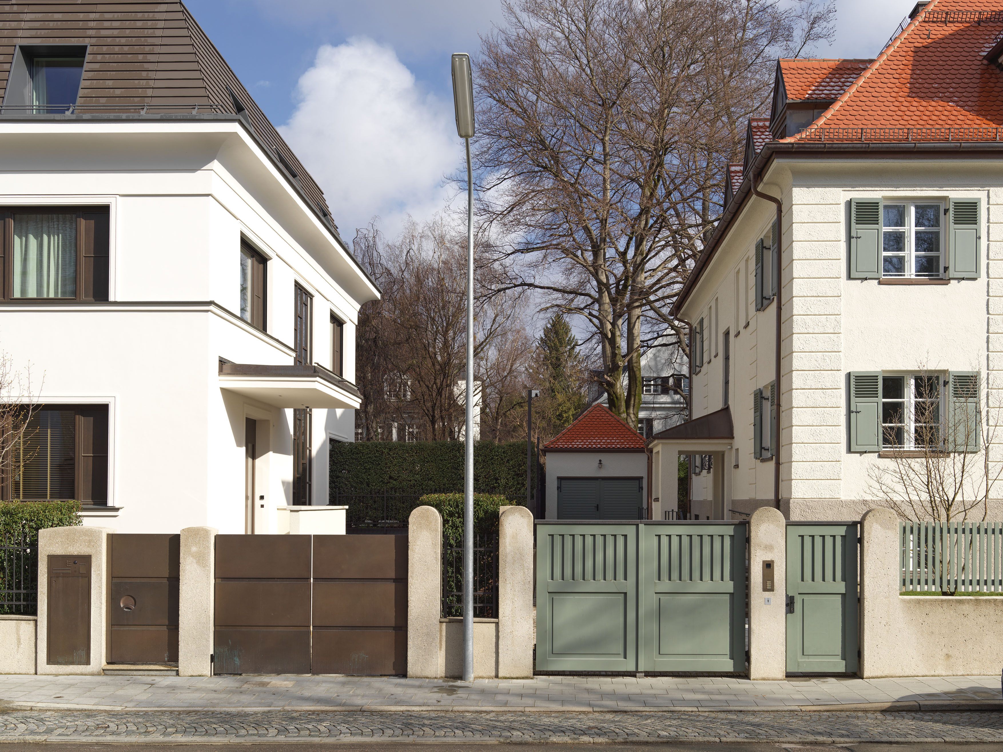 Blick von Stra&szlig;e.