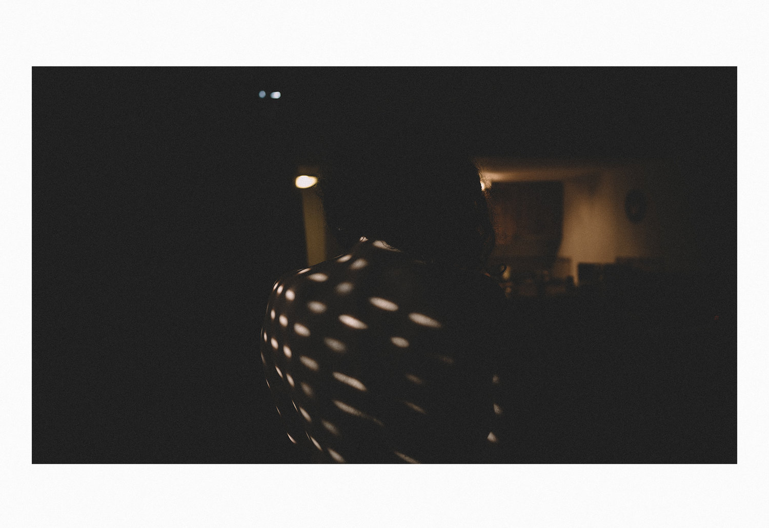 Fotografía de luces en espalda desnuda melancolía serie