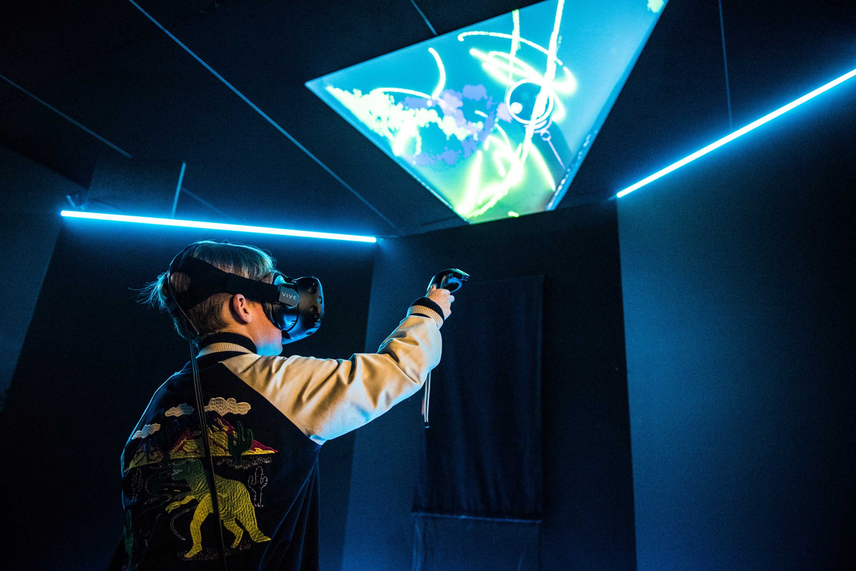 Vr parody. VR искусство. Виртуальная реальность картины. Виртуальная реальность Эстетика. VR музей.