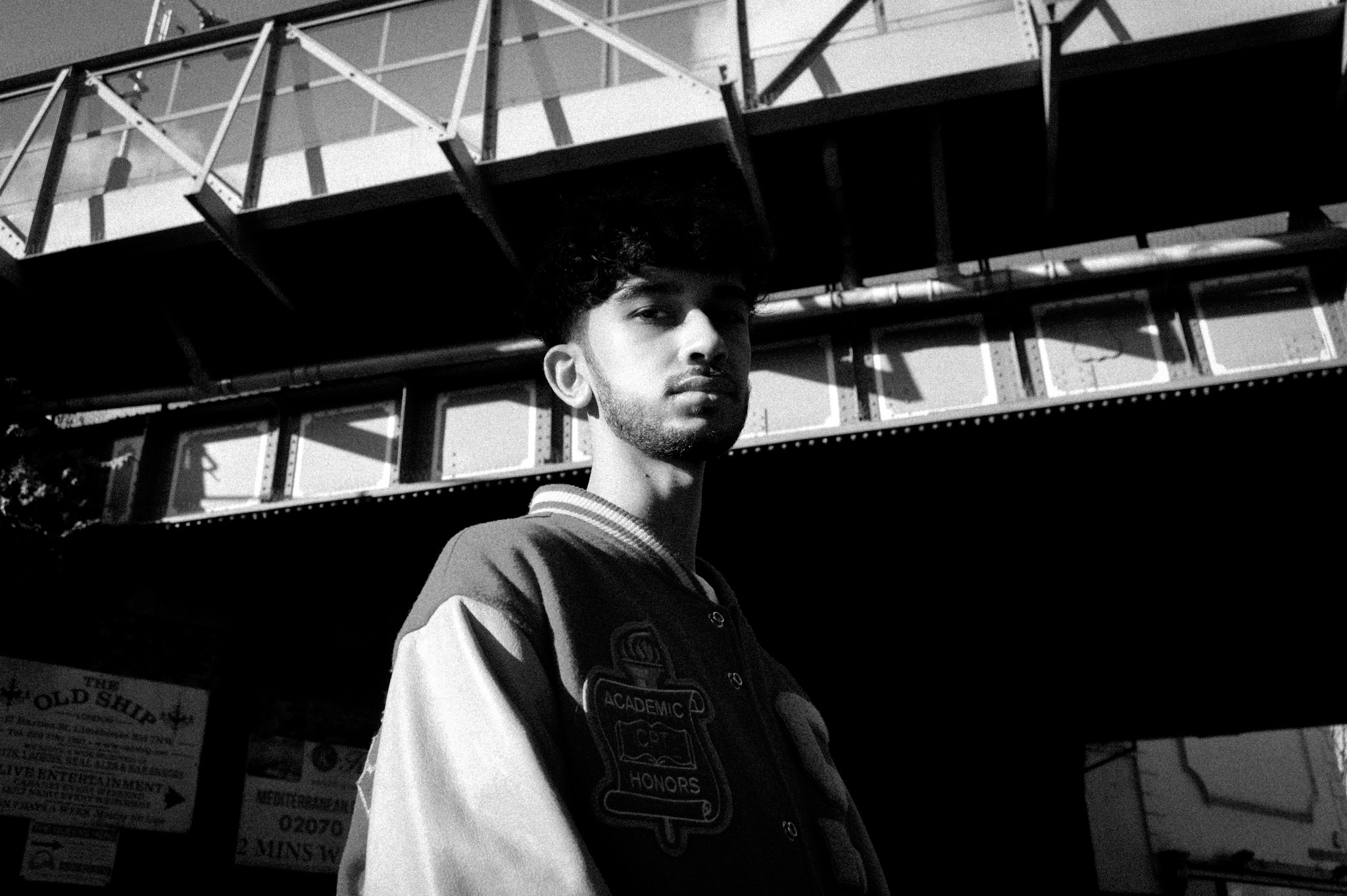 Anuk, but in black & white.