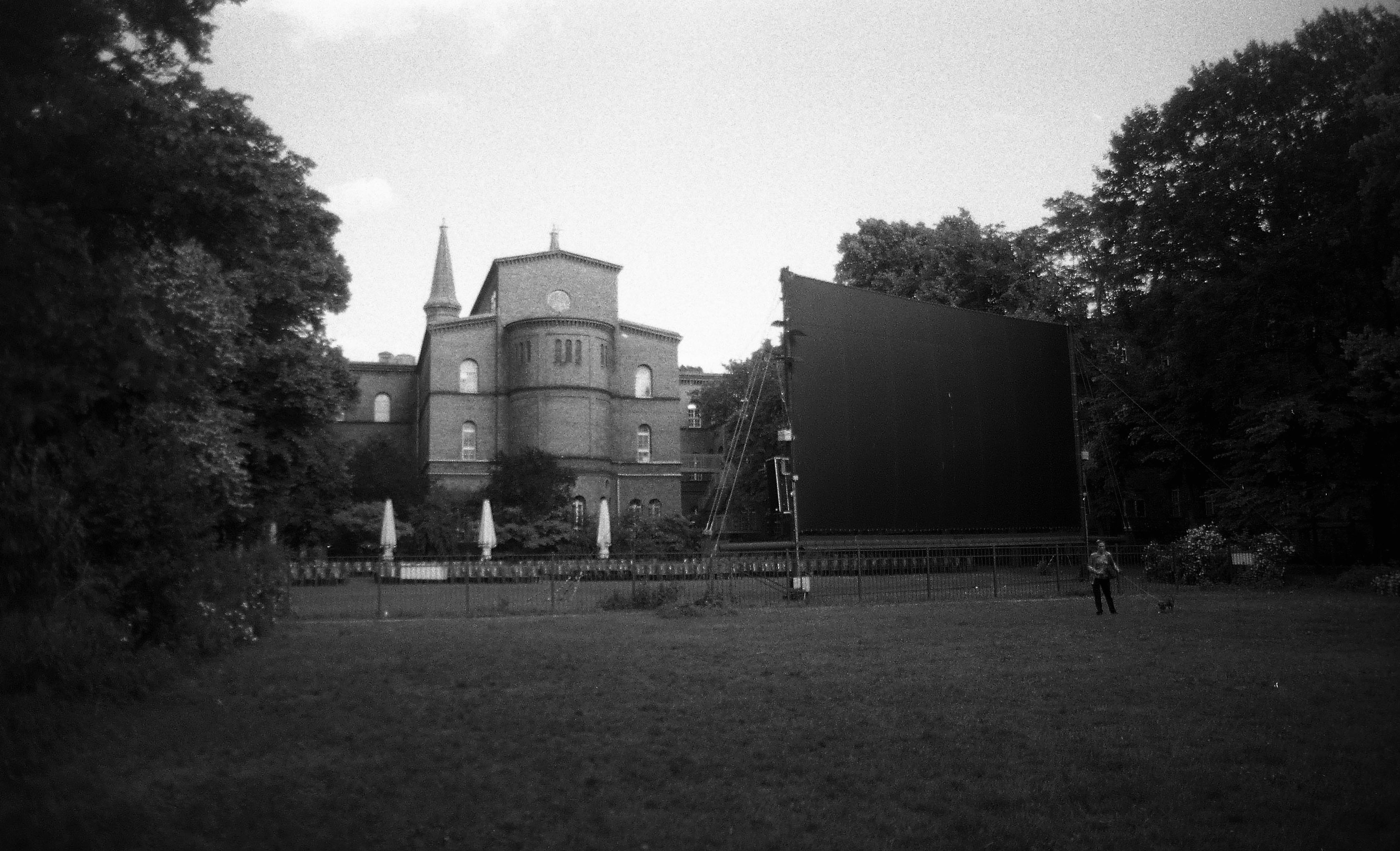 freiluftkino kreuzberg im kunstquartier bethanien, berlin