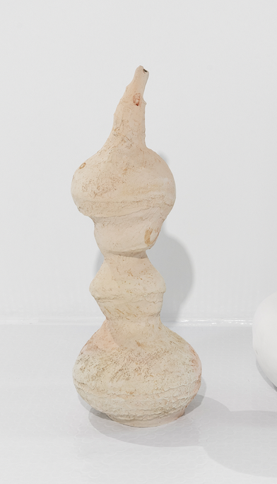 Sin títuloCerámica horneada a leña87 x 30 x 30 cm2025(Disponible)CONSULTAR