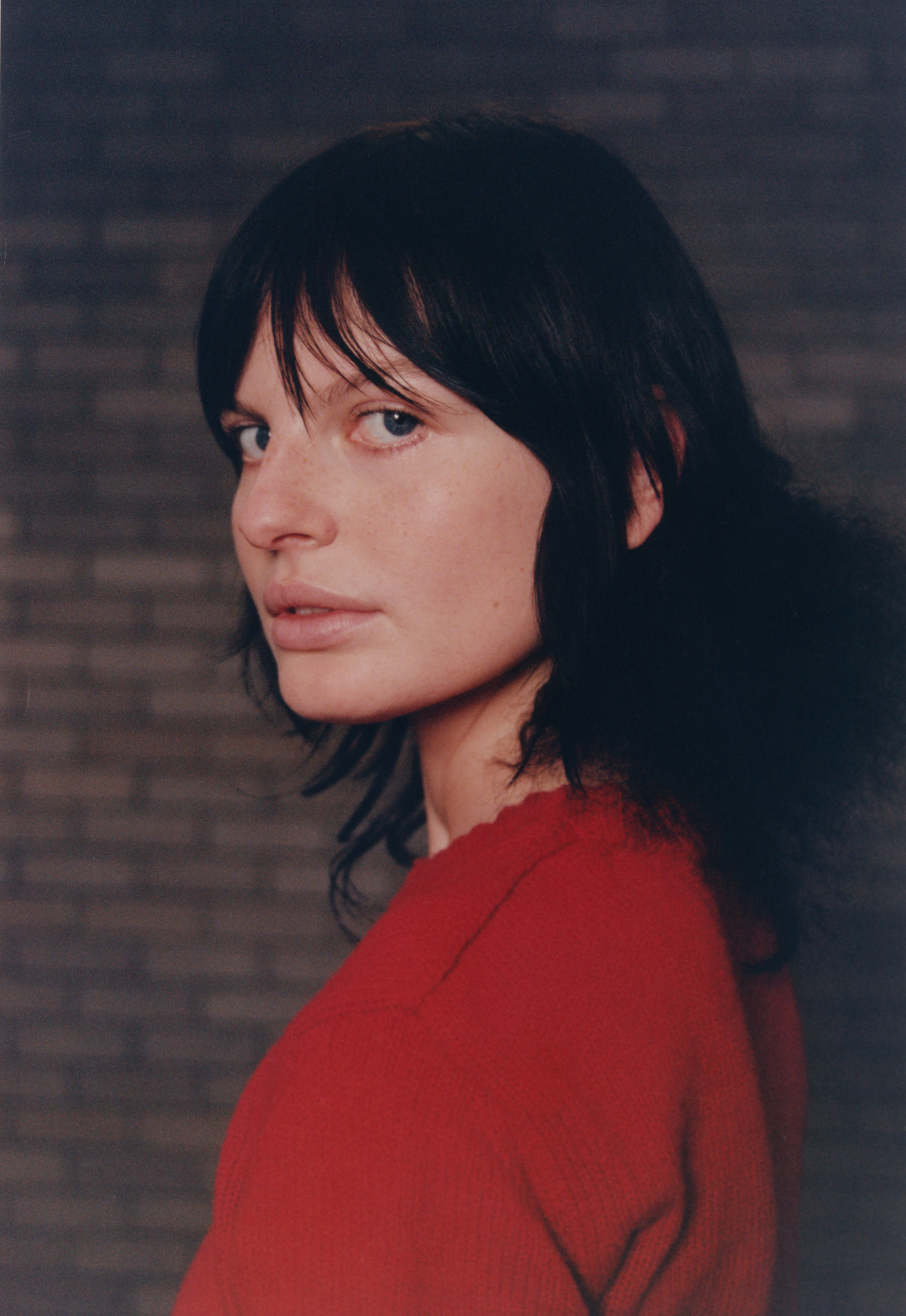 T-shirt Sweater in red Shetland wool. Photography: Emma Dudlyke