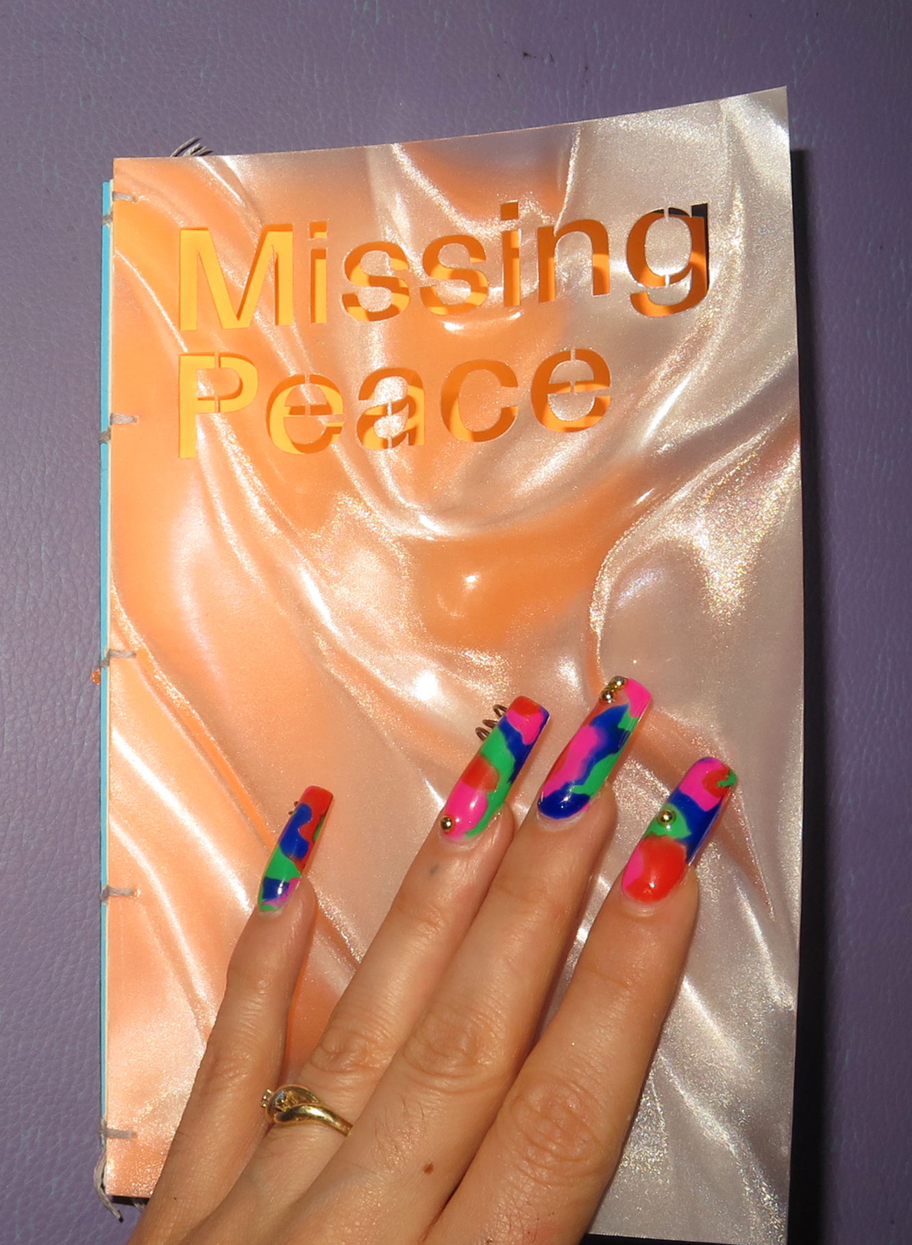 Thesis book: Missing Peace; Experiments for Connection