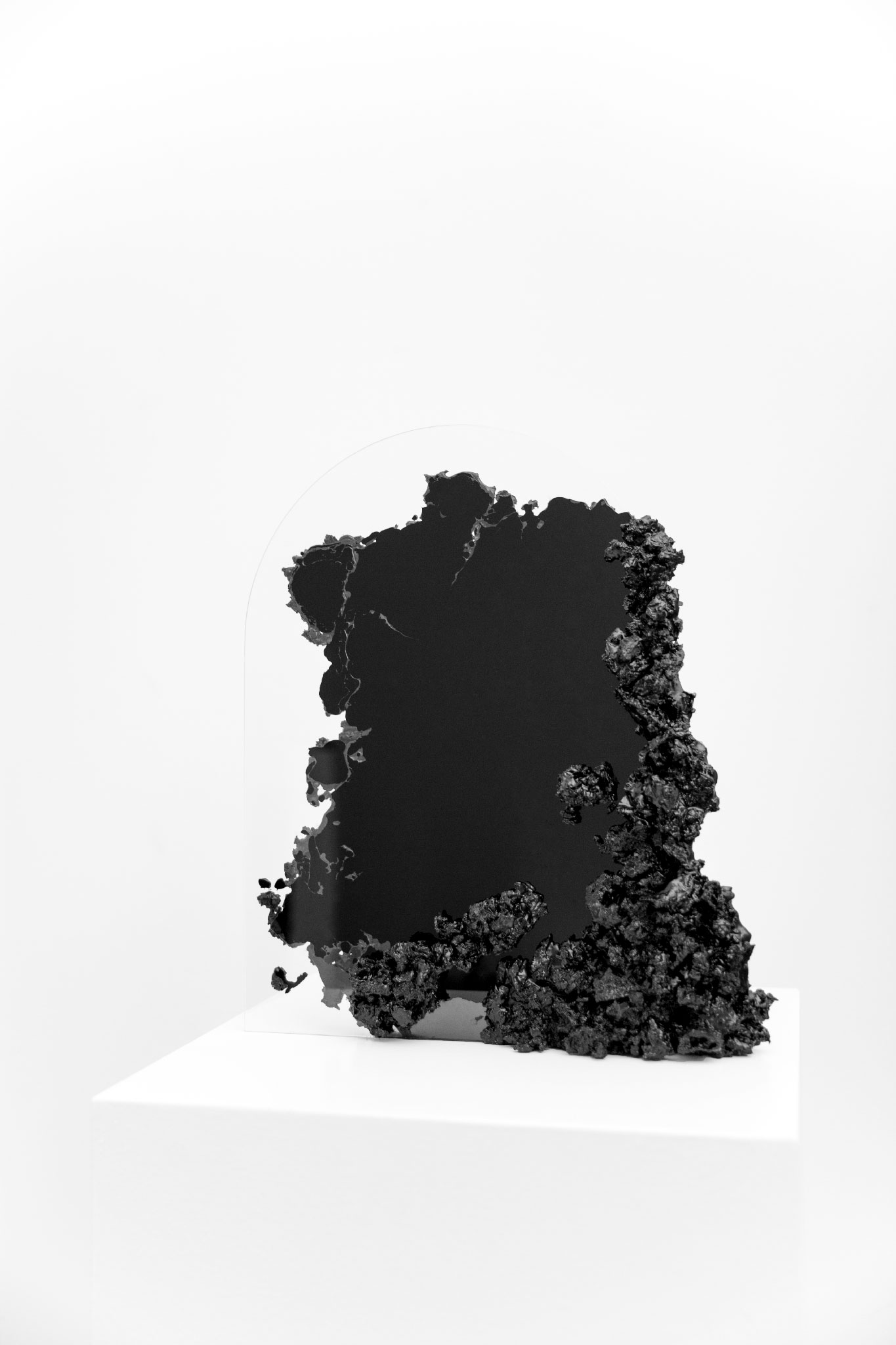 Forgotten Collection 1st Edition – Black Mirror IBirch pitch, highly transparent glass42 x 28 x 15 cm