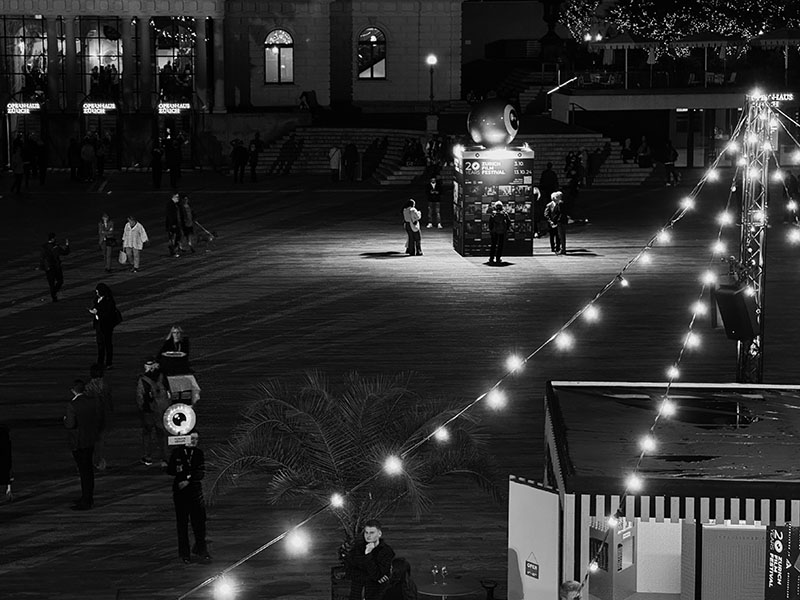 NOSTALGIE AUF DEM GR&Uuml;NEN TEPPICH  von Lia Jaggy