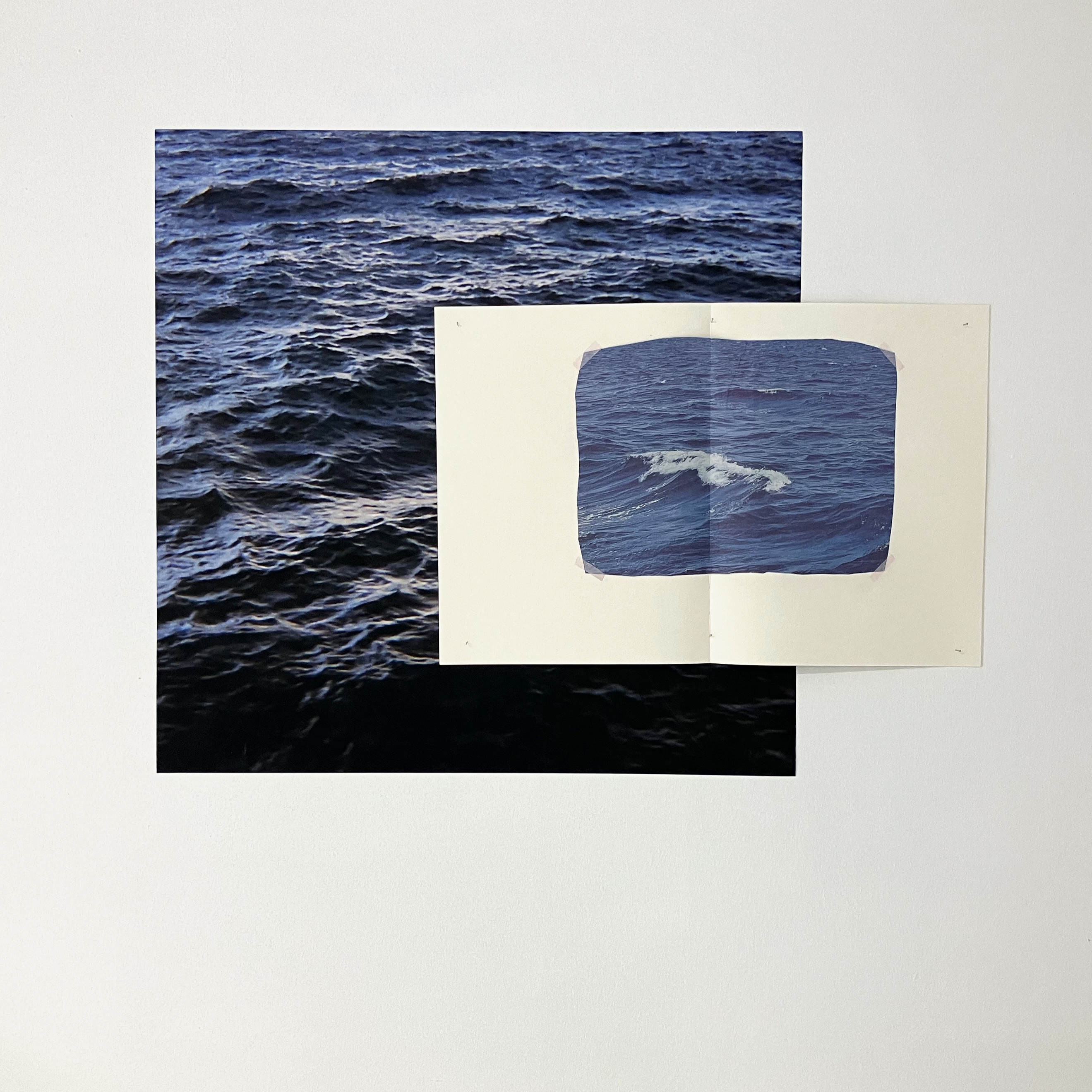Meri II, valokuva, kollaasivihko, 50 cm x 50 cm ja A3, 2023