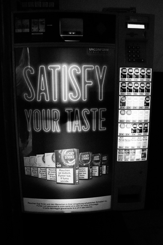 «Dr eint raucht e chrumme zu de Gäng» aus dem Lied «Dunne mit de Gäng».