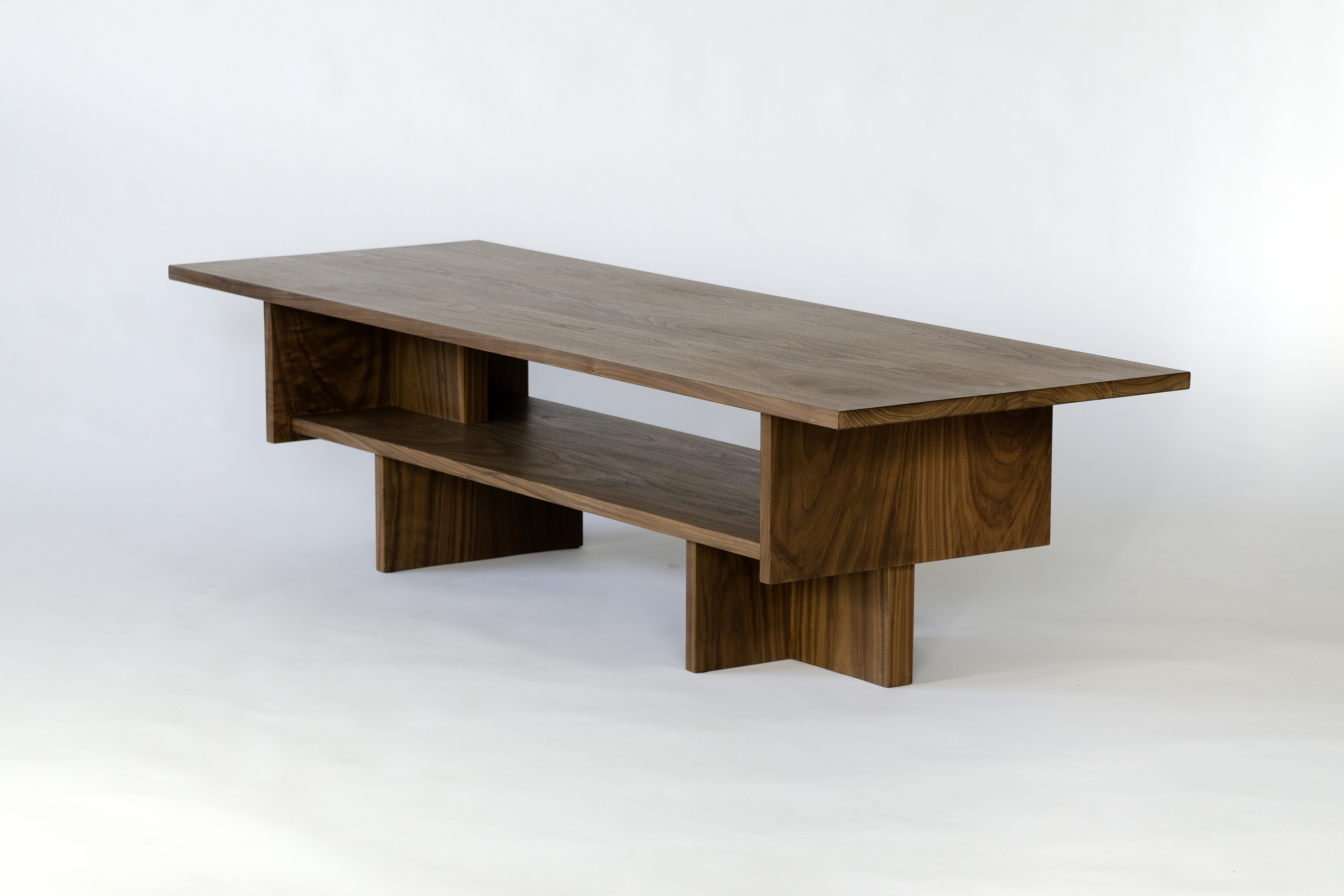 Ballast table in walnut