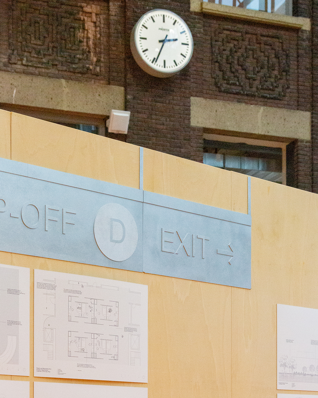 Parking Signage Intuitive signage simplifies parking navigation and reduces visitor stress. It conserves energy for patient care by easing spatial orientation.