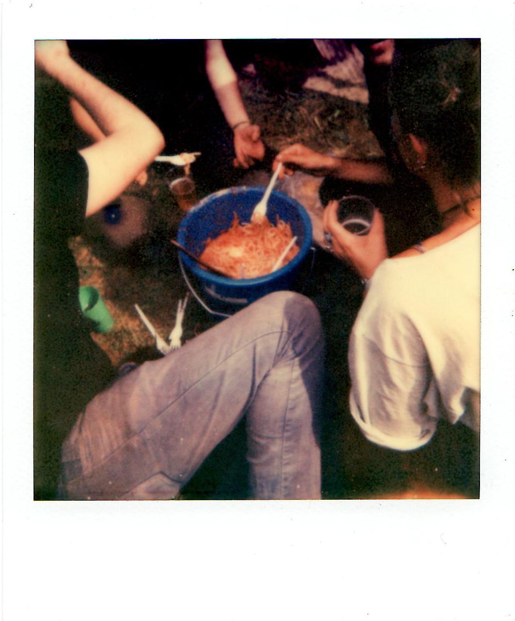 Como reír tarde, Dennise