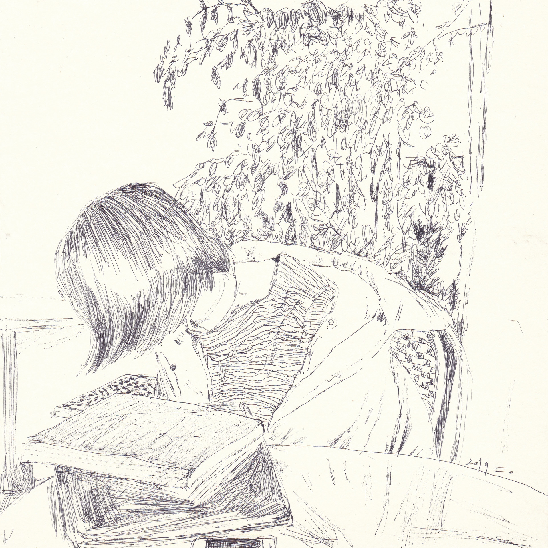다른 곳을 보는 여인, 2019, pen on paper, 19*19(cm)