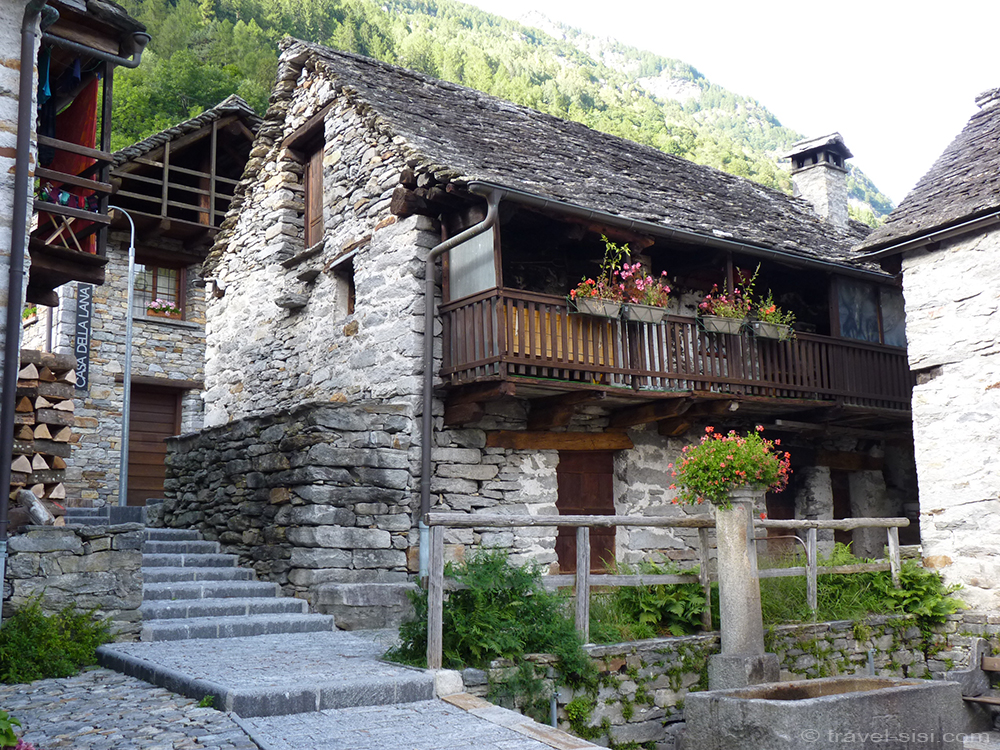 033- Maison pierre vall&eacute;e du tessin