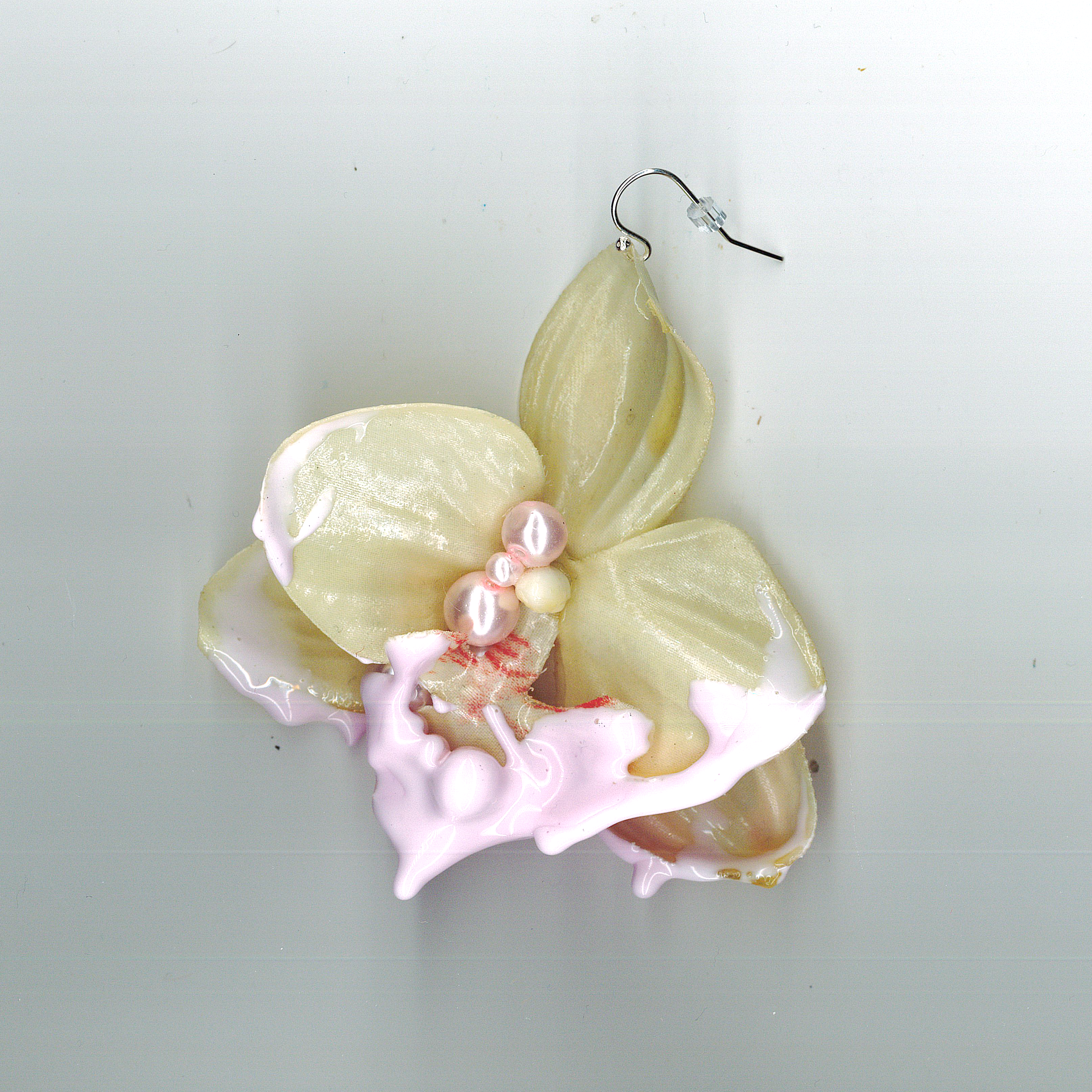0116-00 MILKY EARRING | 210 sek/pc
