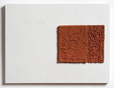 sem teto   I   telha moída e aglutinante sobre papel cartão   I   40 x 30 cm