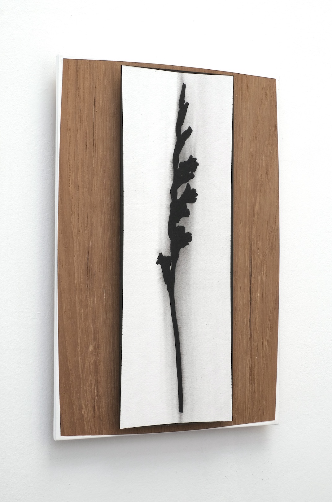 ‘Breathing in, breathing out’, 2022, acrylic and alkyd on paper/aluminium and teak wood panel, 30 x 20 cm, private collection