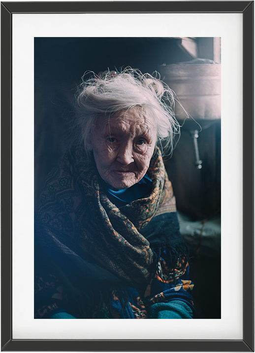 Fotograf&iacute;a impresa abuela anciana Nenet. Pastores de renos n&oacute;madas del Taymyr, &Aacute;rtico ruso