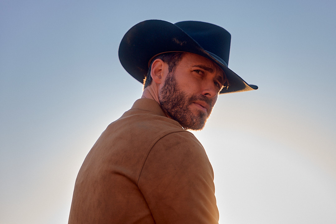 Luke Carlsen - Singer 