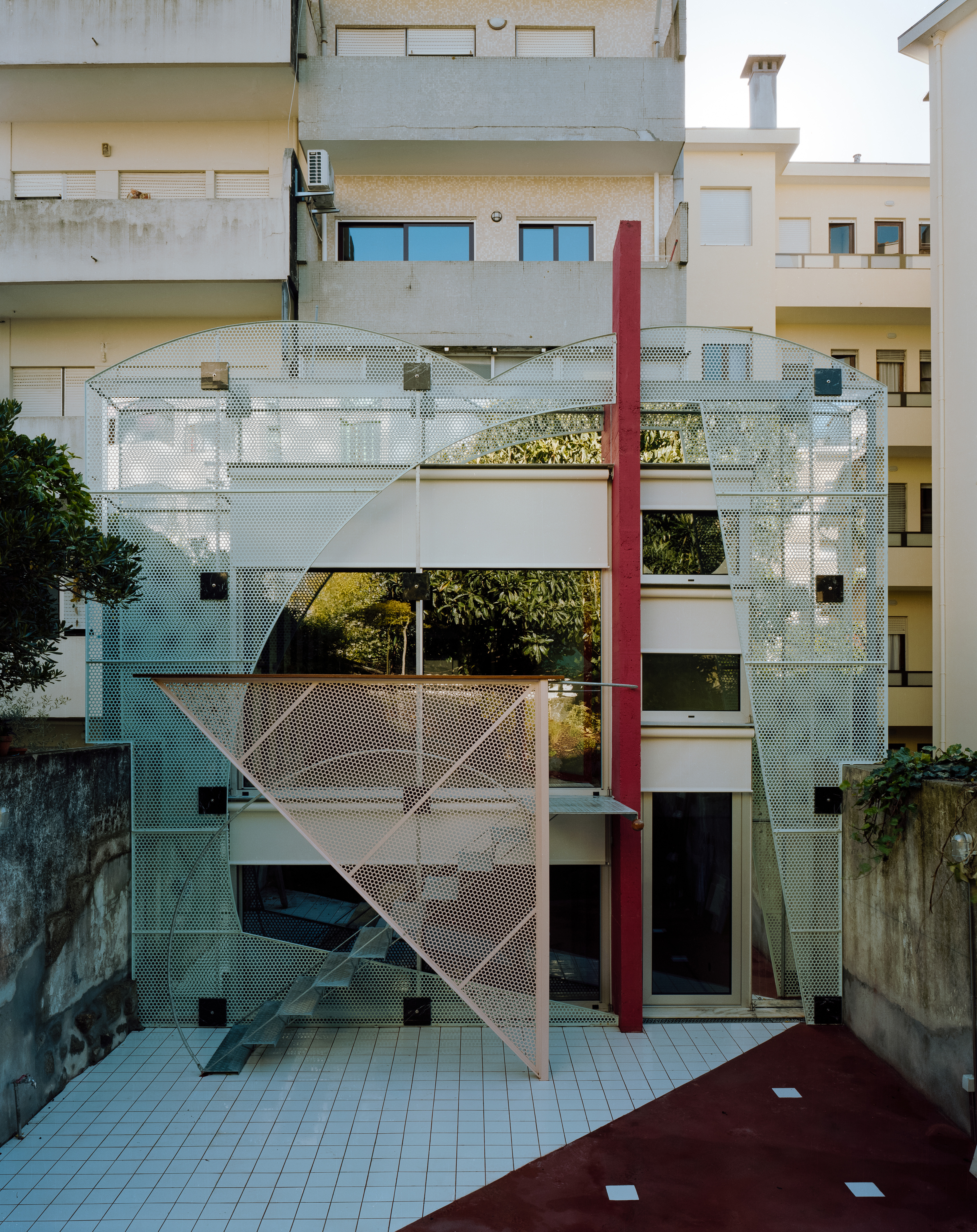 097_waves of glass and clouds of metal. Photo ©Francisco Ascensão