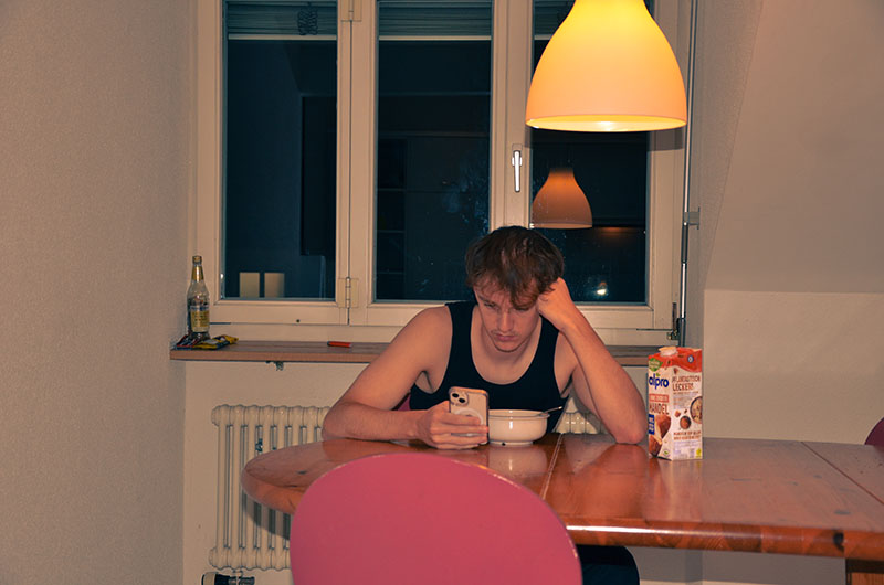 6:36 Uhr, Dario beim Fr&uuml;hst&uuml;ck