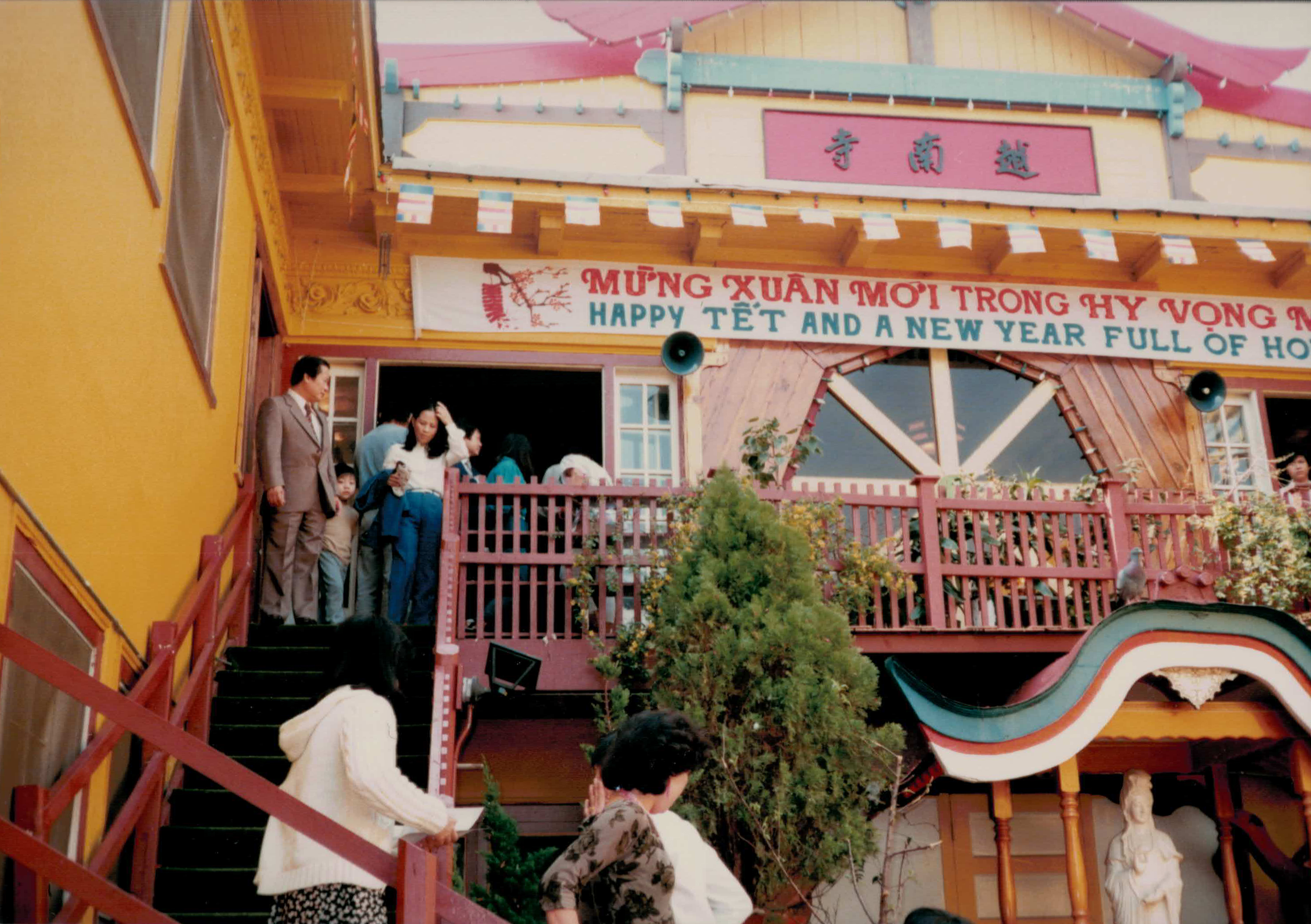 00413 Vietnamese Buddhist Temple, Los Angeles, CA 1982