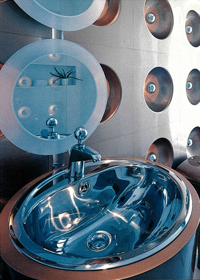 Lenny Kravitz’s monochromatic spherical chrome bathroom.