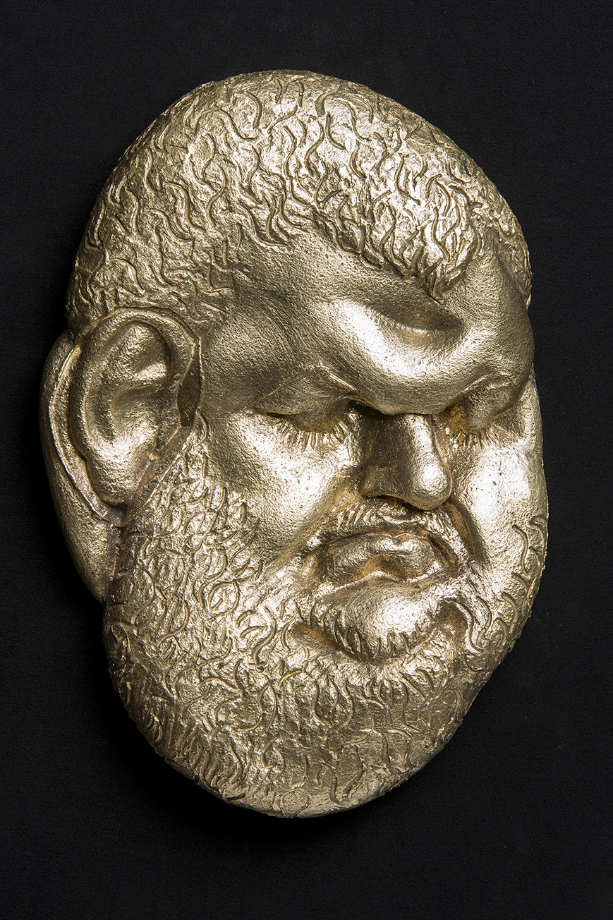 King, 2017, toreutics, brass with traces of gilding, 30/ 21/ 5 cm.