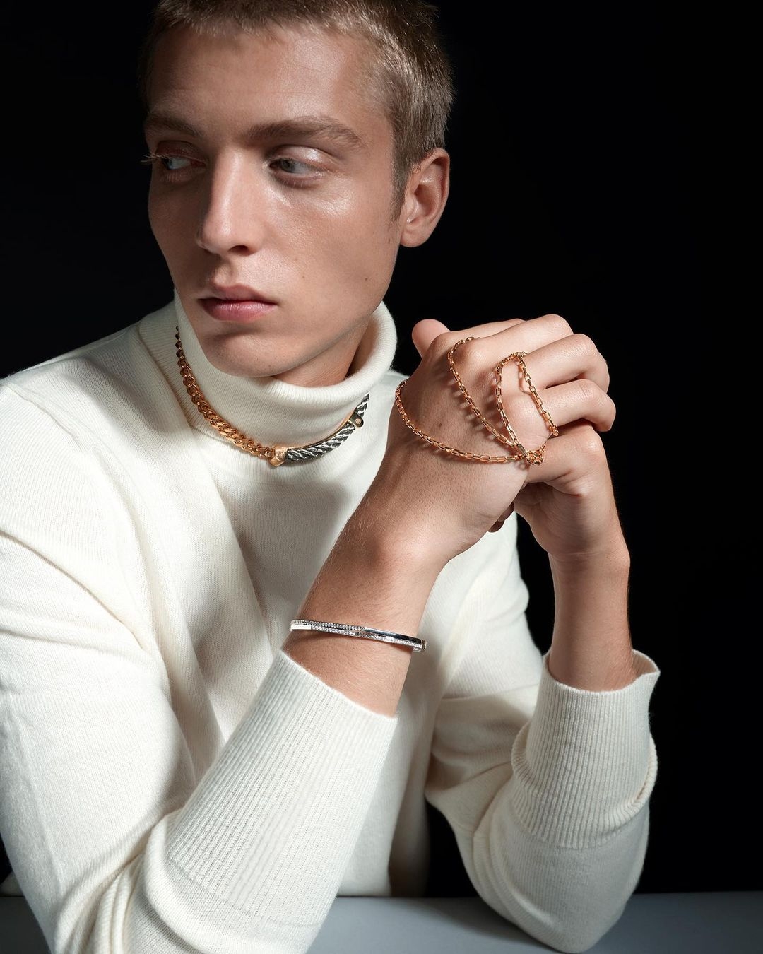 KMA photographer Isabelle Bonjean shoots model wearing Repossi jewelry for L'Officiel Hoomes Italia 