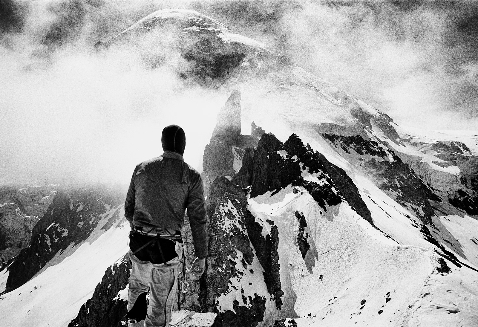 On the remote NE side of Mkinvartsveri (Kazbek, 5054m), prior to making the first ski descent of the N-NE face (45°+). May 2013.