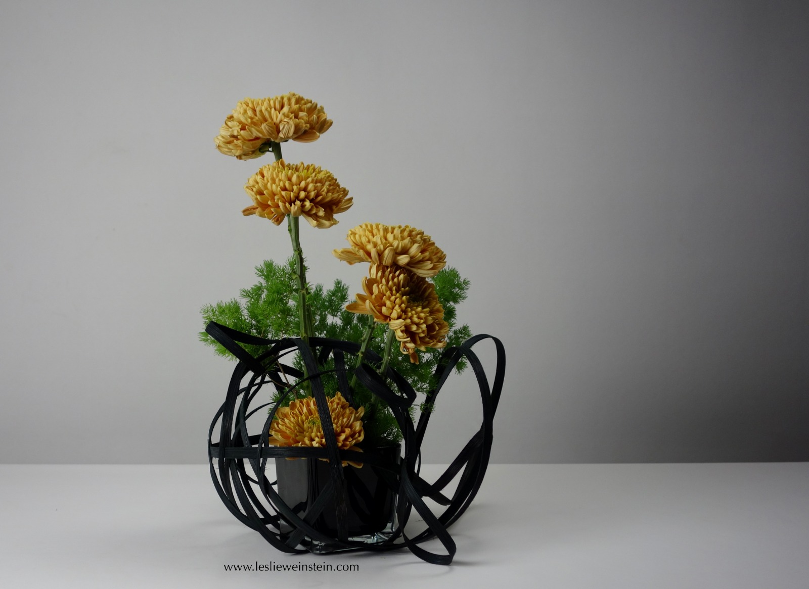 25 x 25 x  35 cms de altura. 50€