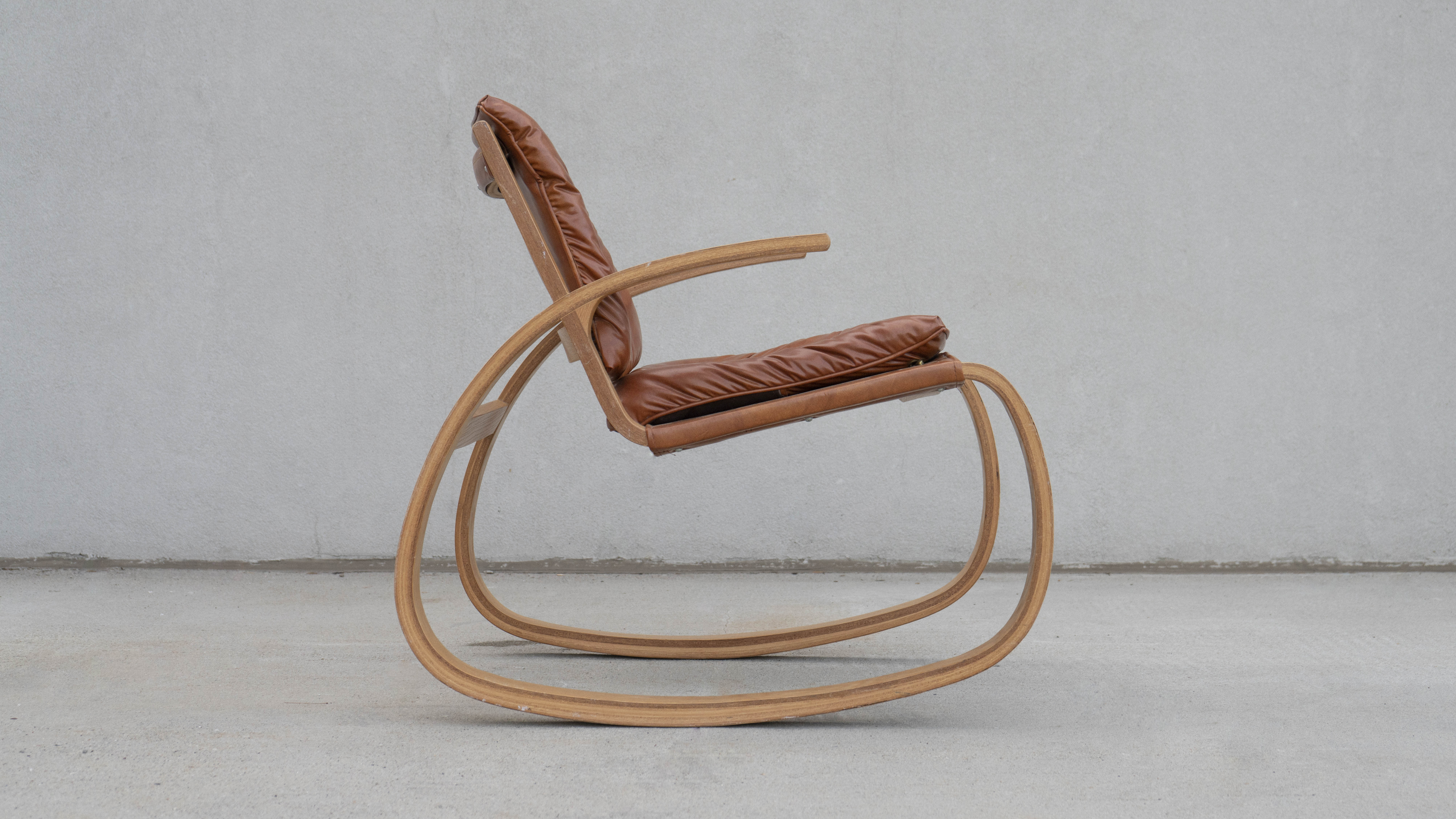 SWEETERFAT PLYCRAFT BENTWOOD SLING LEATHER ROCKING CHAIR 1970S