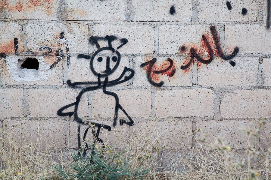 Juin 2014. Graffiti laiss&eacute; par des jihadiste du groupe AL Nusra, sur les murs d'un village chr&eacute;tien : "On vous &eacute;gorgera.