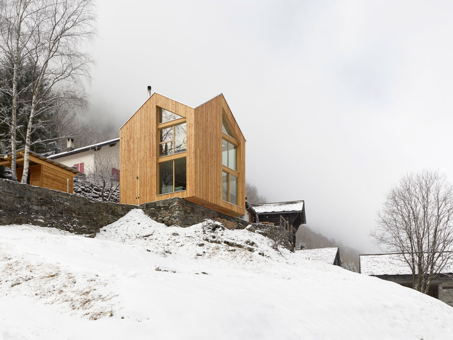 DAVIDE MACULLO ARCHITECTS - SWISS HOUSE XXXV - ROSSA, SWITZERLAND