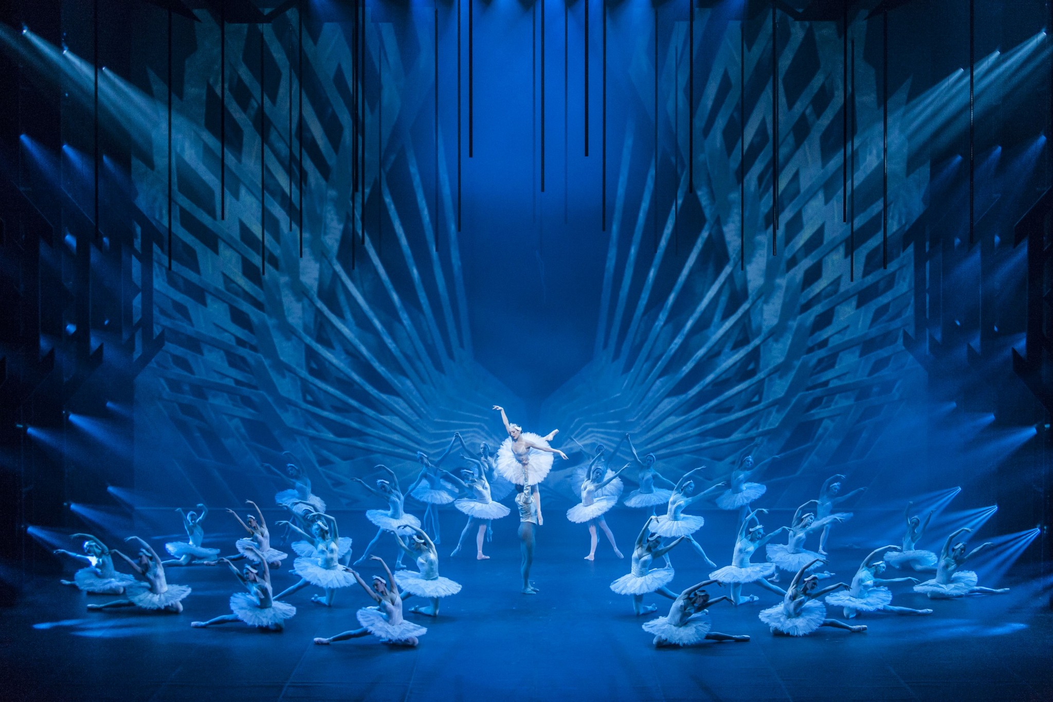 'Swan Lake', The Royal Ballet, DK. Costume Design: Mia Stensgaard, Set and Light Design: Mikki Kunttu