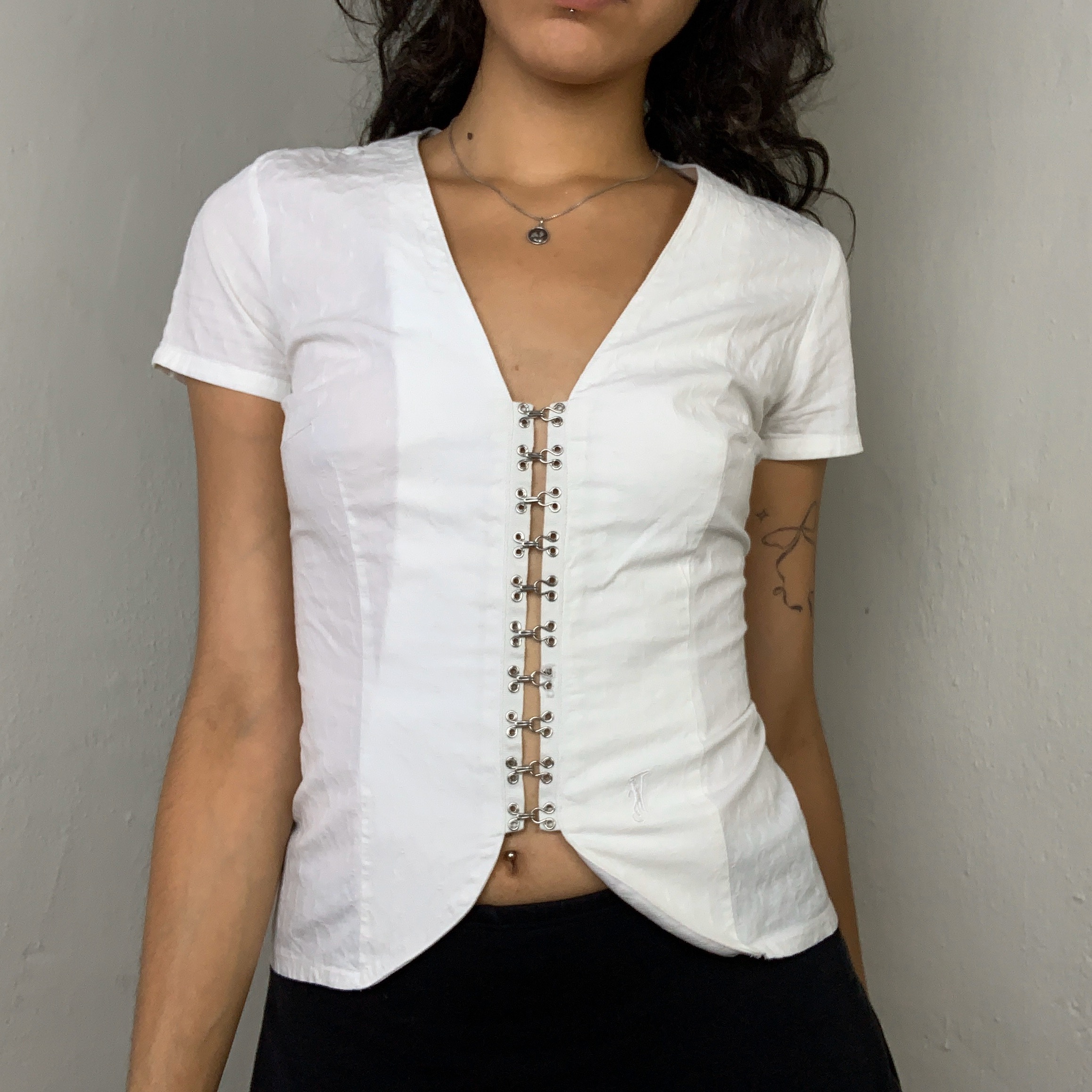 90s White Hook & Eye Blouse - 𝓈𝑜𝓁𝒹