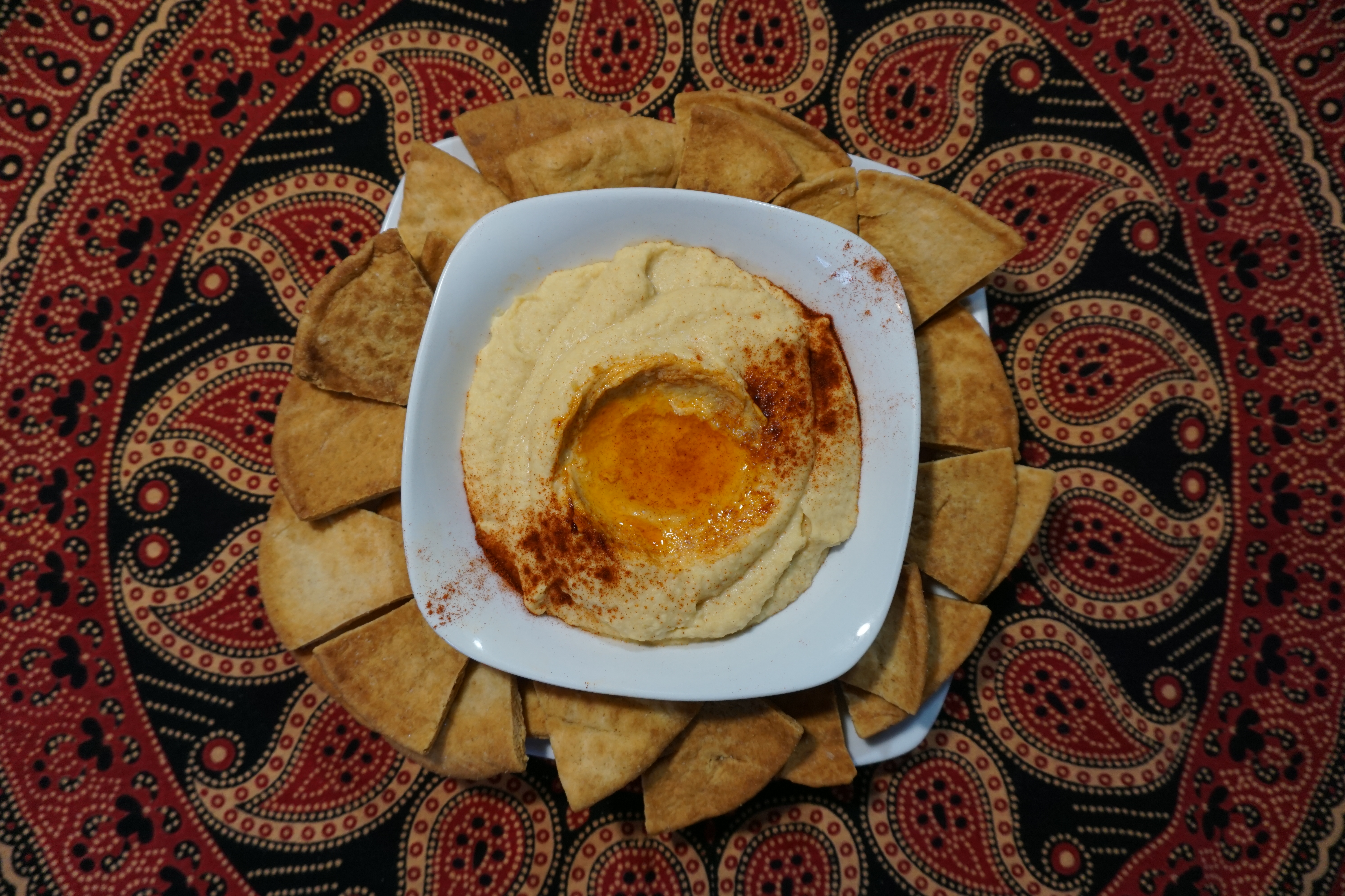 Classic Hummus with Pita Points