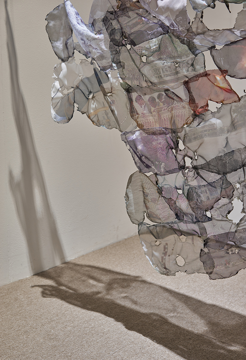2. 마른기억_수집된 사진, 개인소장 사진, 시폰천에 바느질_103x140cm_2021