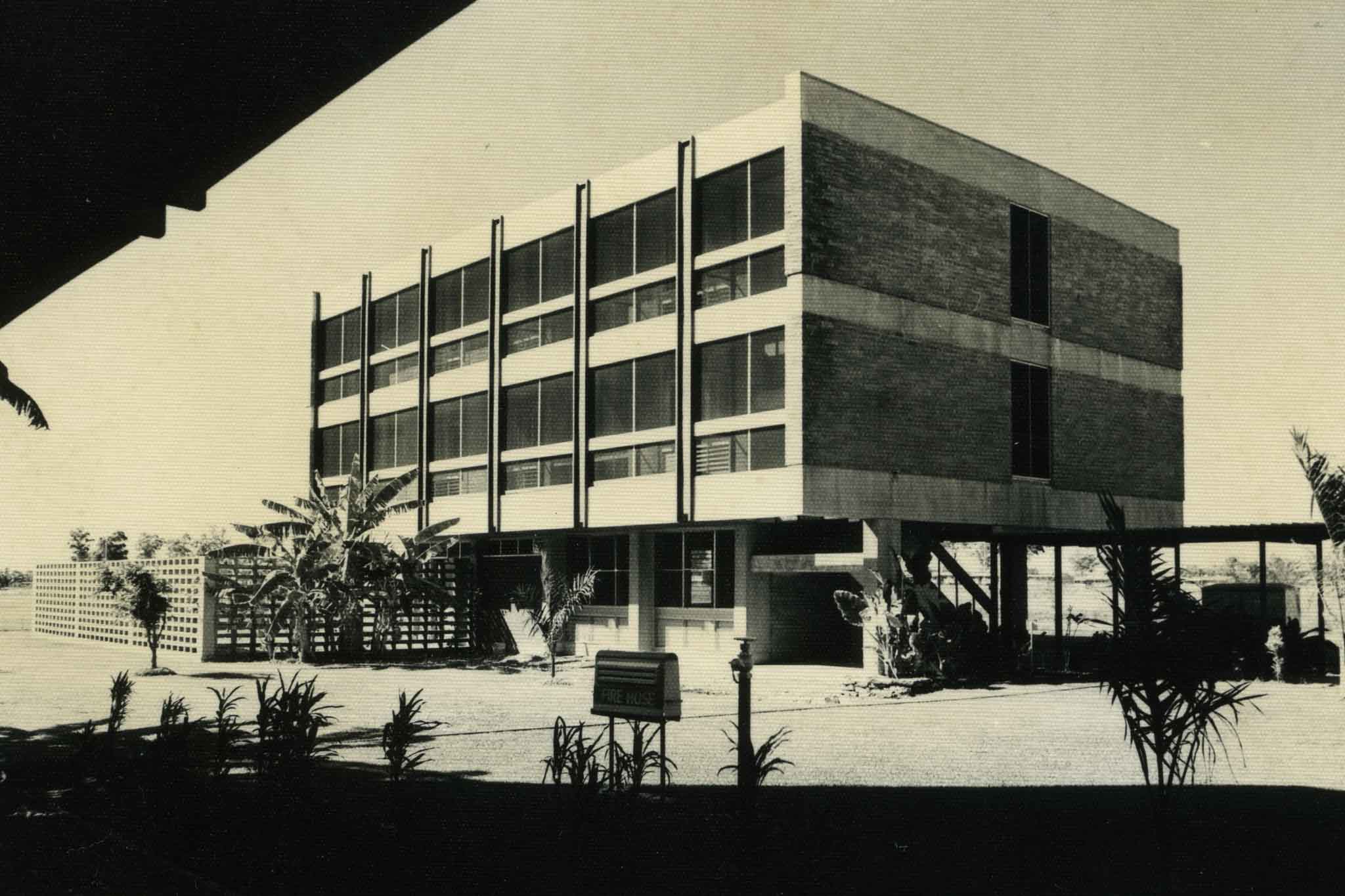 ACCOMMODATION BLOCK, COONAWARRA NAVAL BASE — NT Modern