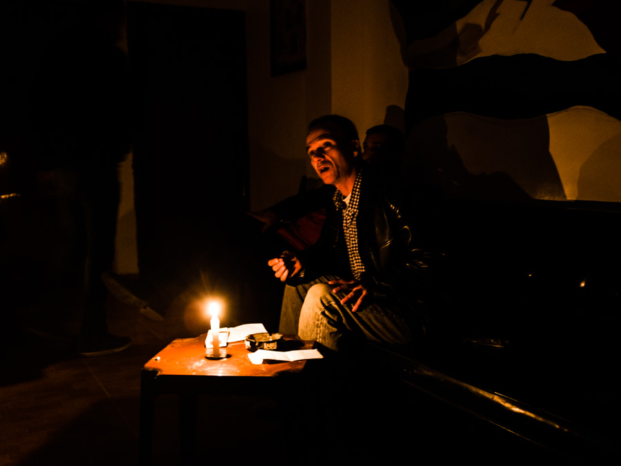 Shatila refugee camp, beirut, lebanon Pendant les coupures de courant on s'&eacute;claire &agrave; la bougie. 