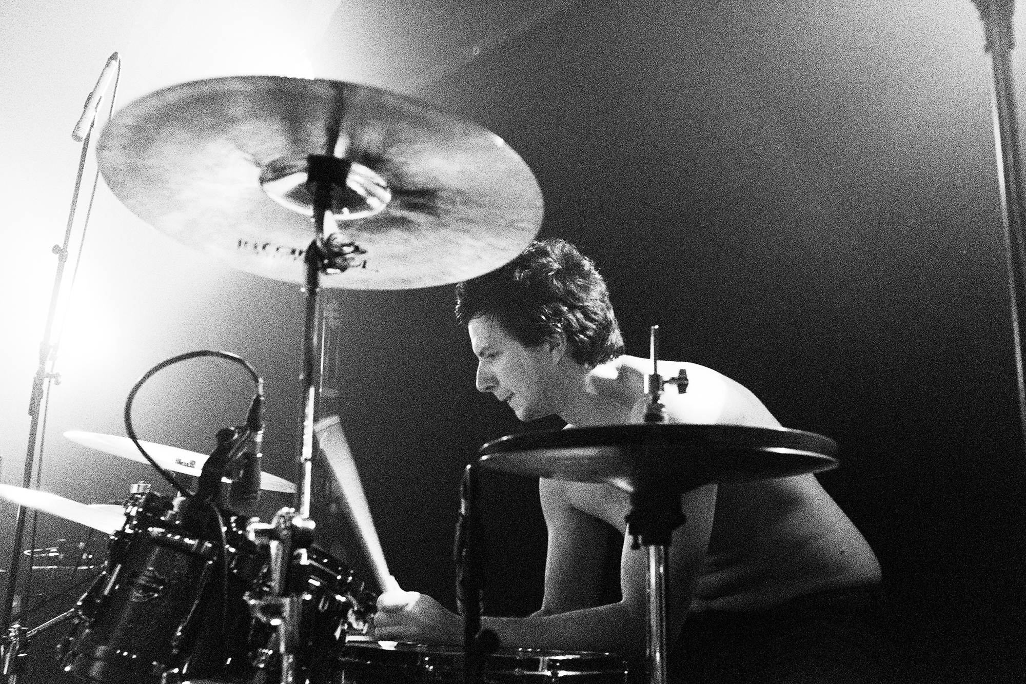 Philippe Sarfati-live-music-photography-photographer-street-documentary-stage-bataclan-paris-france-drums-drummer-solo-black and white-portrait-performance