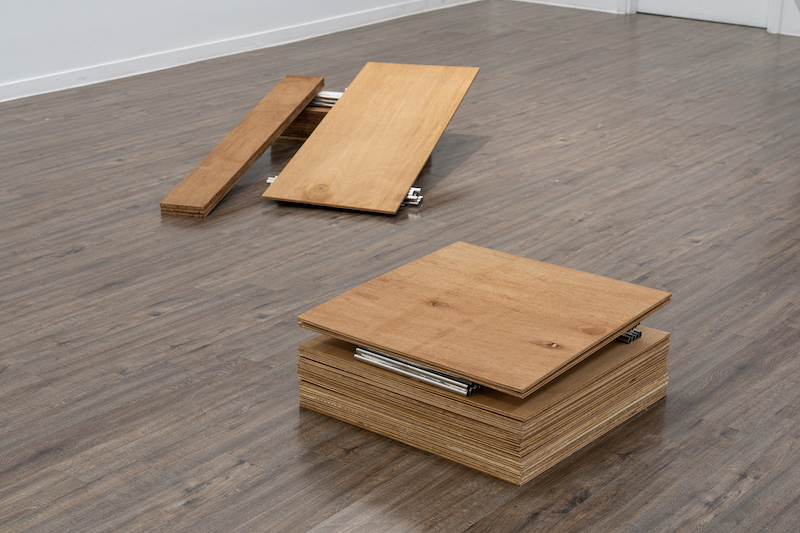 일시적인 땅, 2022, 실리콘, 파이프, 합판, 가변설치