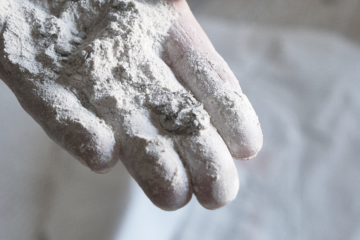 Des éléments de métaux sont encore extraits, ils proviennent essentiellement des fils d'explosif liés de l'extraction.