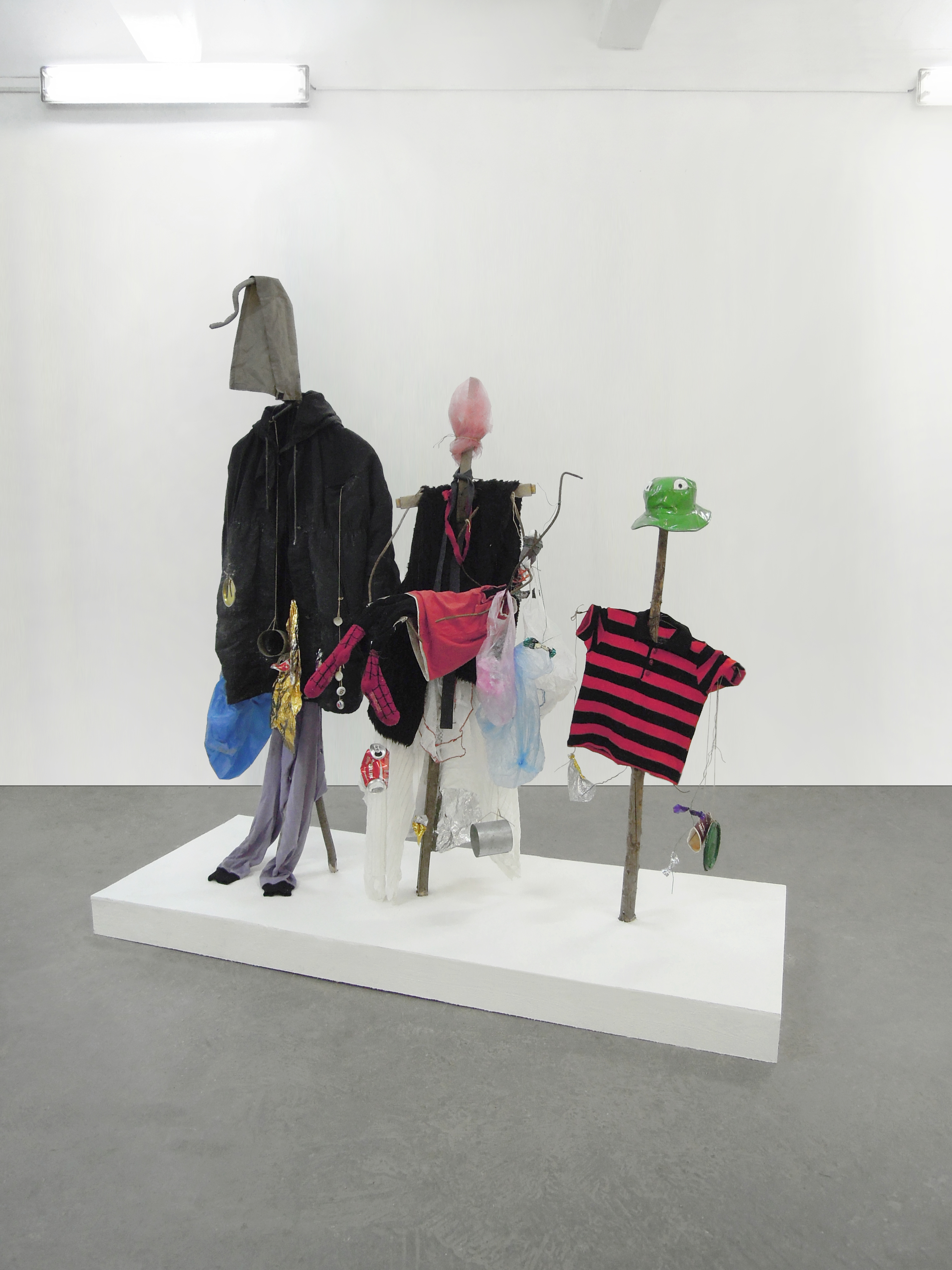 FAMILY PORTRAITMixed media, 190x100x200 cm, 2016