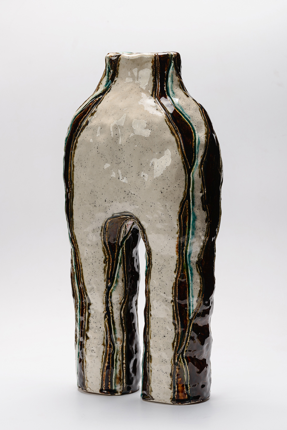 The white side of the white/brown monument, ceramics, 42 cm high
